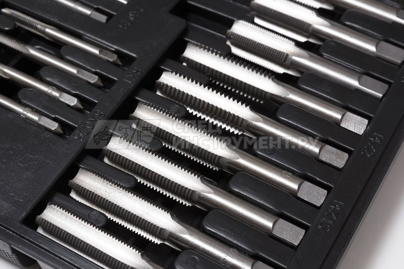 Набор метчиков и плашек 110пр. (метрич.) в пласт. кейсе