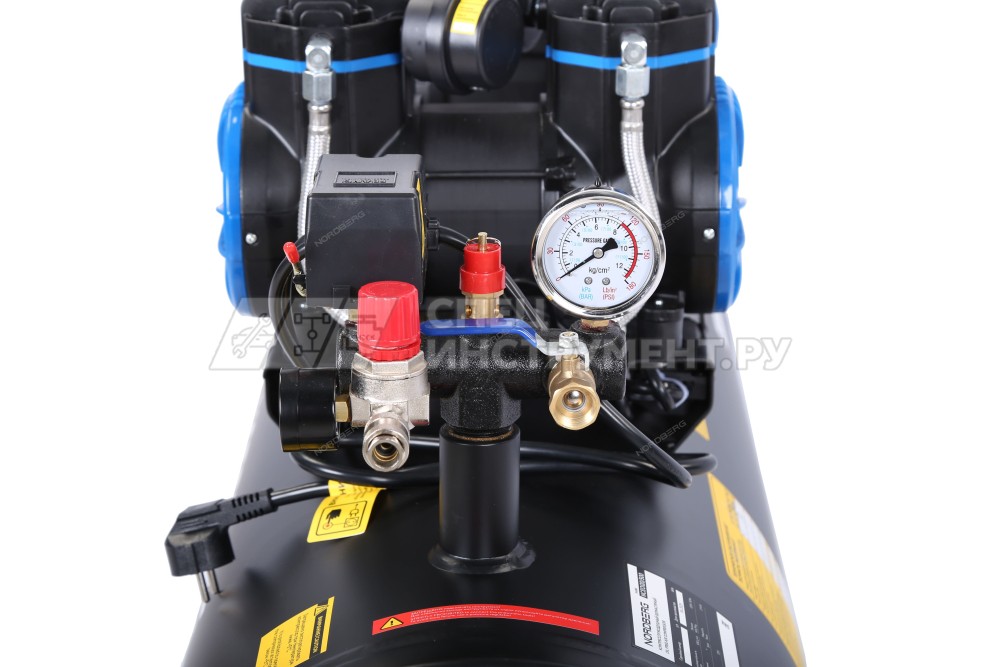 Компрессор безмасляный 220 В, ресивер 125 л, 500 л/мин