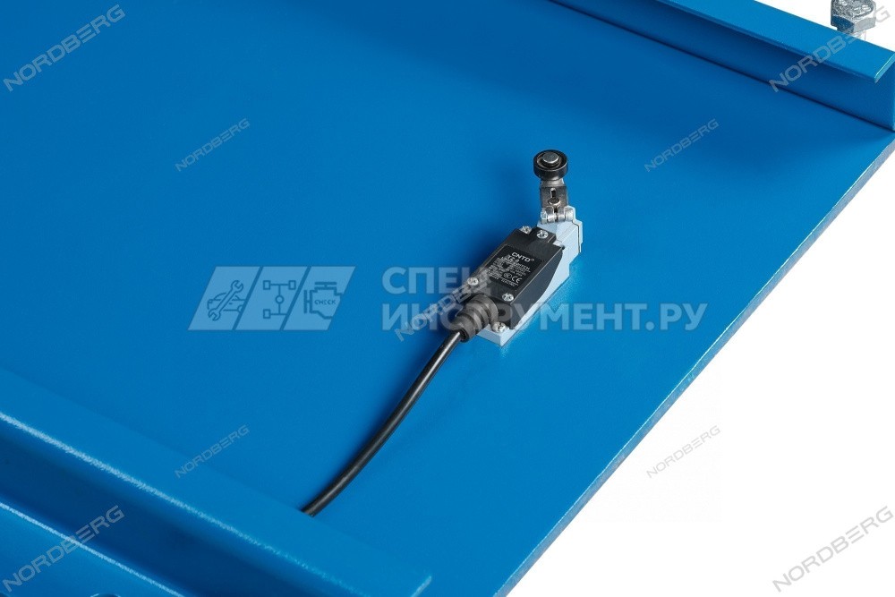 Подъемник ножничный для сх-разв 4,5т, 380В, 2 уровня (с авар. опусканием), синий